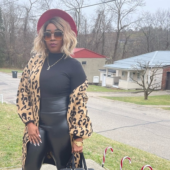 NEW BURGUNDY FASHION BRIM HAT LEOPARD ACCENT - Picture 8 of 10